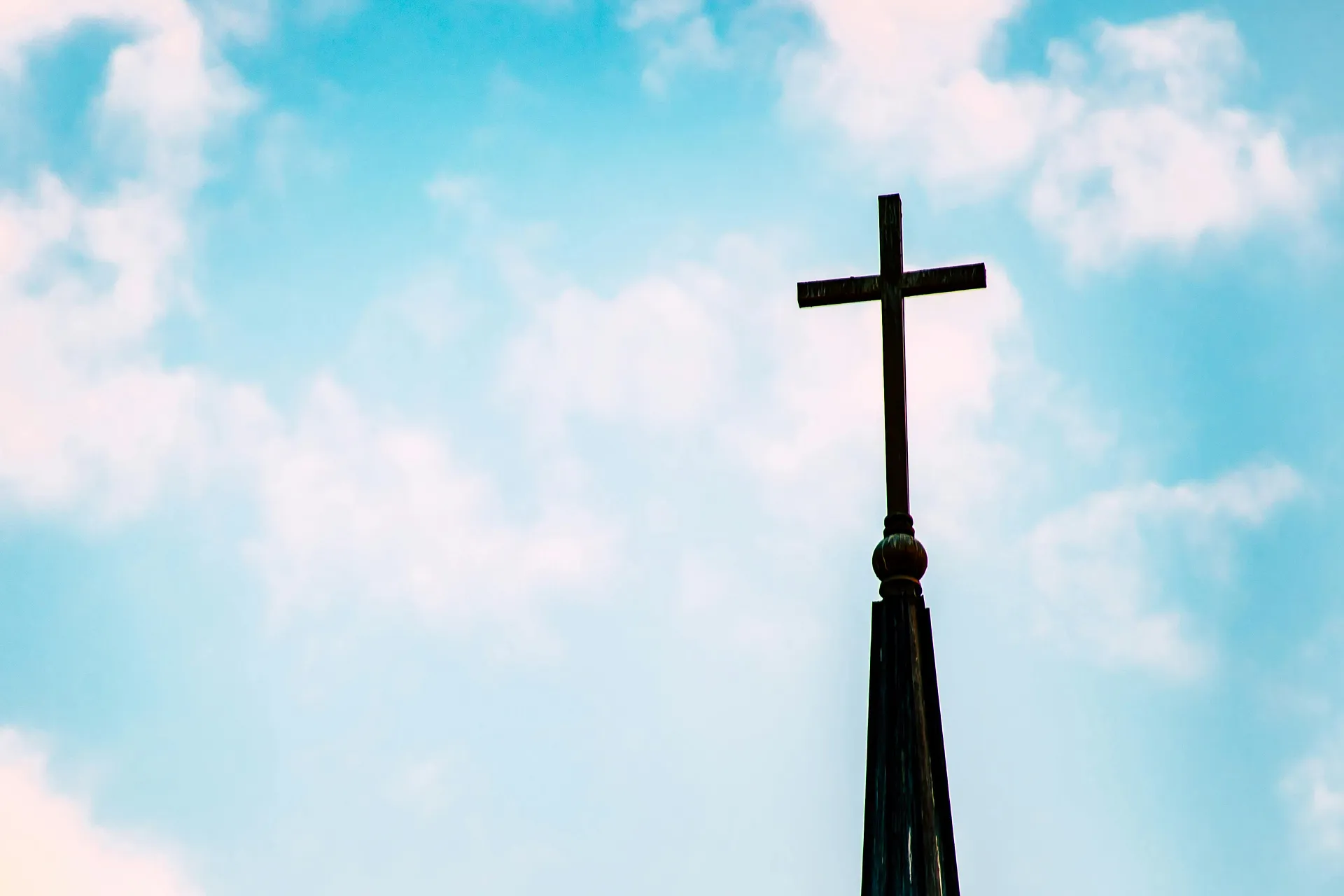 An overview of website costs for a church. Understand the factors that influence pricing, from basic designs to donation platforms, and get a clear picture of the investment required.